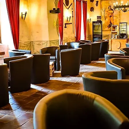 Zamek Kamenny Dvur 4*