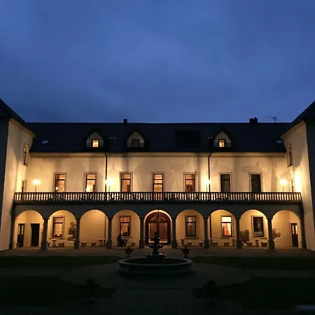 Zamek Kamenny Dvur 3*