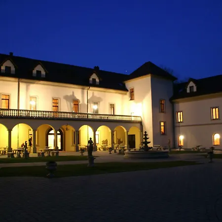 Zamek Kamenny Dvur Hotel Mostov