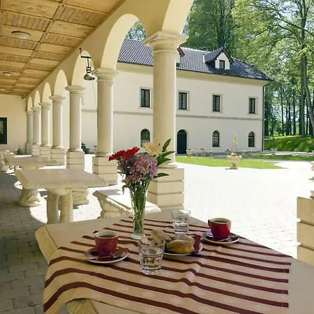 Zamek Kamenny Dvur 3* Mostov