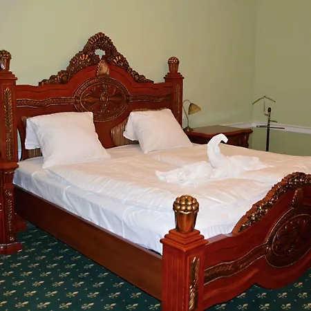 Zamek Kamenny Dvur 3*